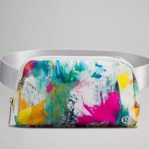 Lululemon Everywhere Belt Bag 🍋